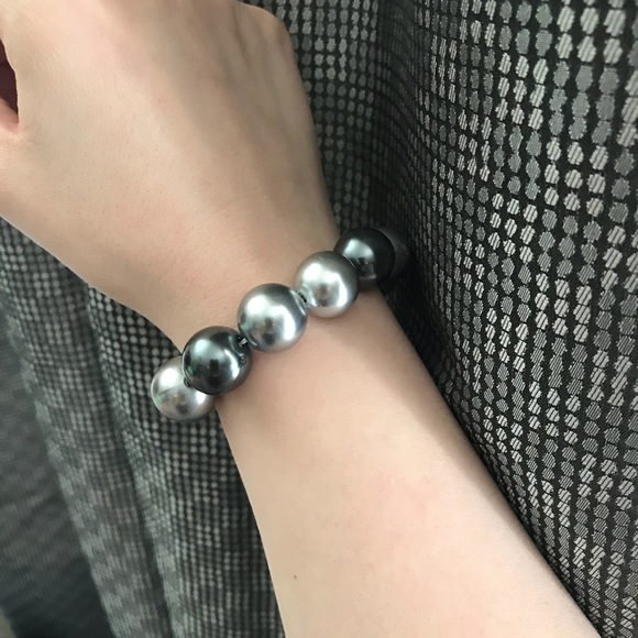 Fun Stretchy Bead Bracelet in Metallic Gray Silver - Picture 3 of 4